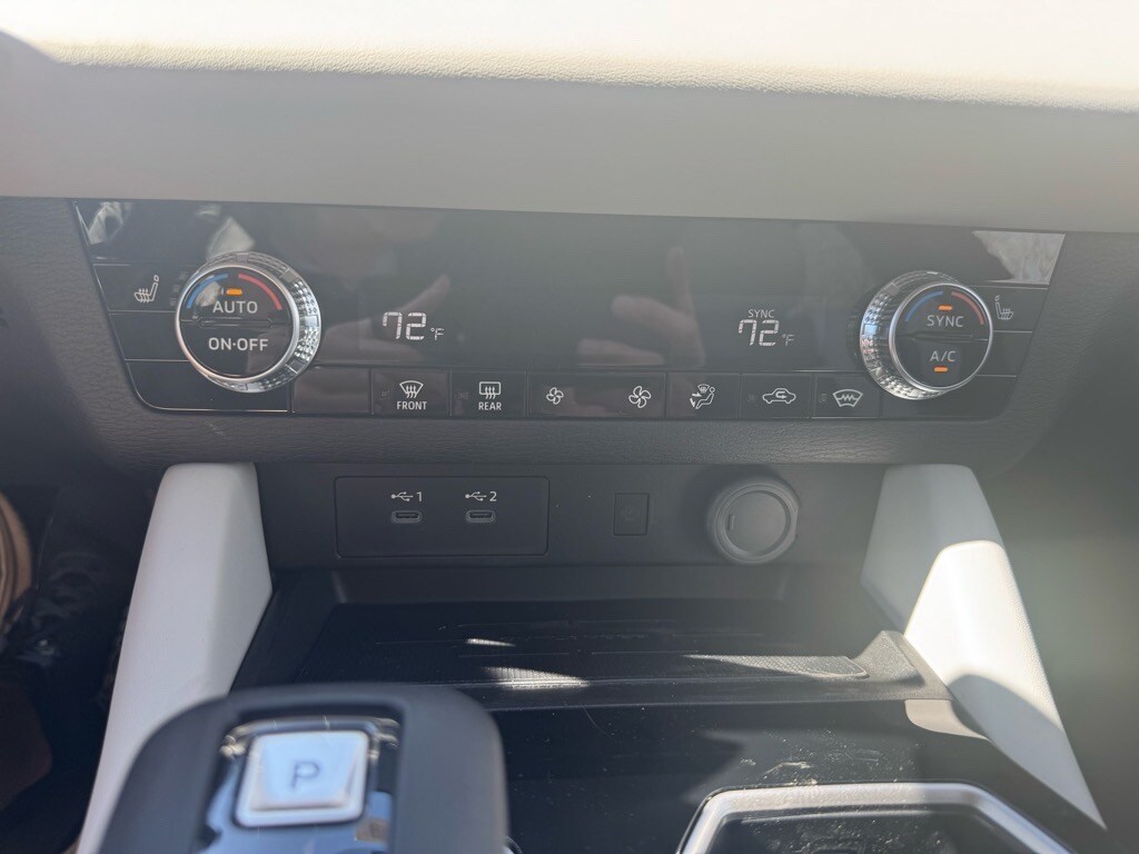 2025 Mitsubishi Outlander SE - Photo 33