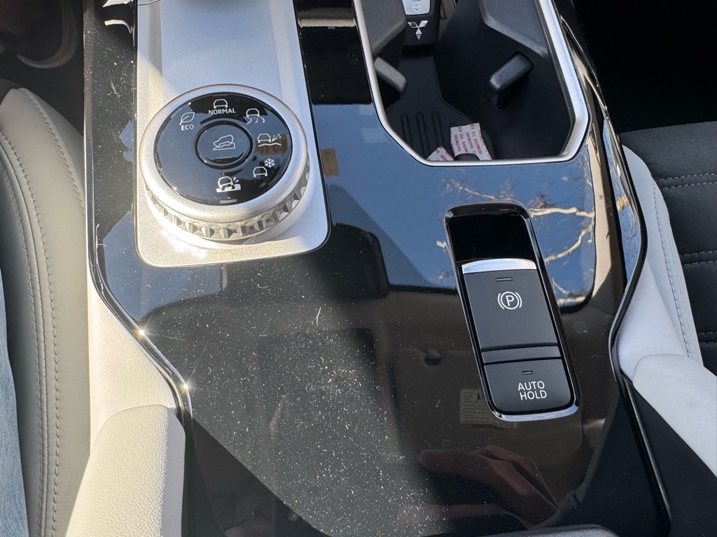 2025 Mitsubishi Outlander SE - Photo 34