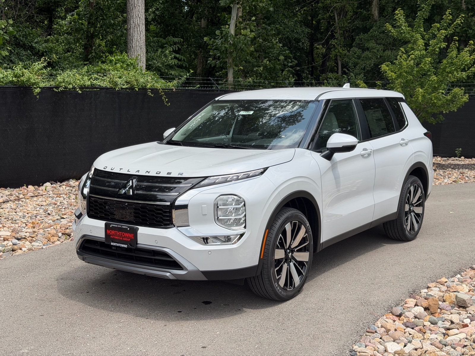 2026 Mitsubishi Outlander SE