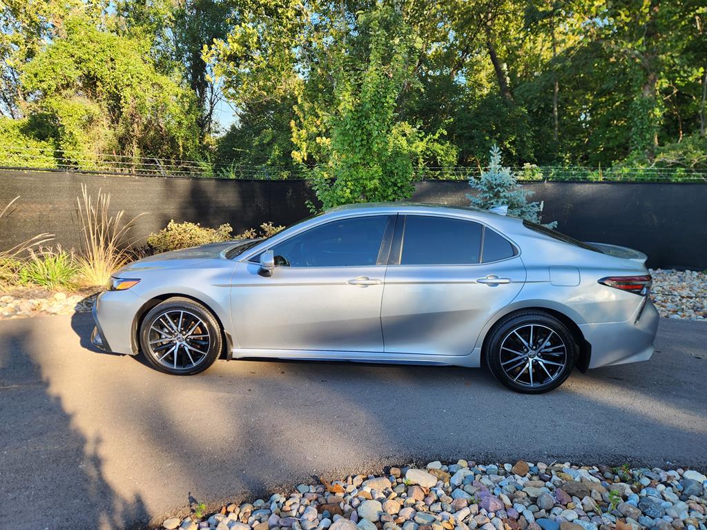 2023 Toyota Camry SE photo 2