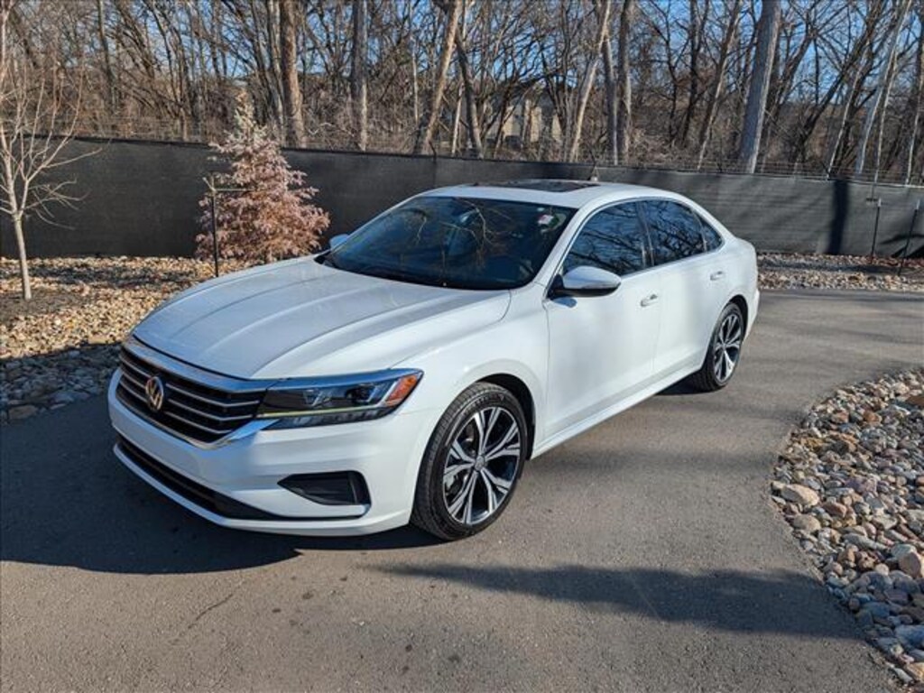 Used 2022 Volkswagen Passat 2.0T SE Sedan