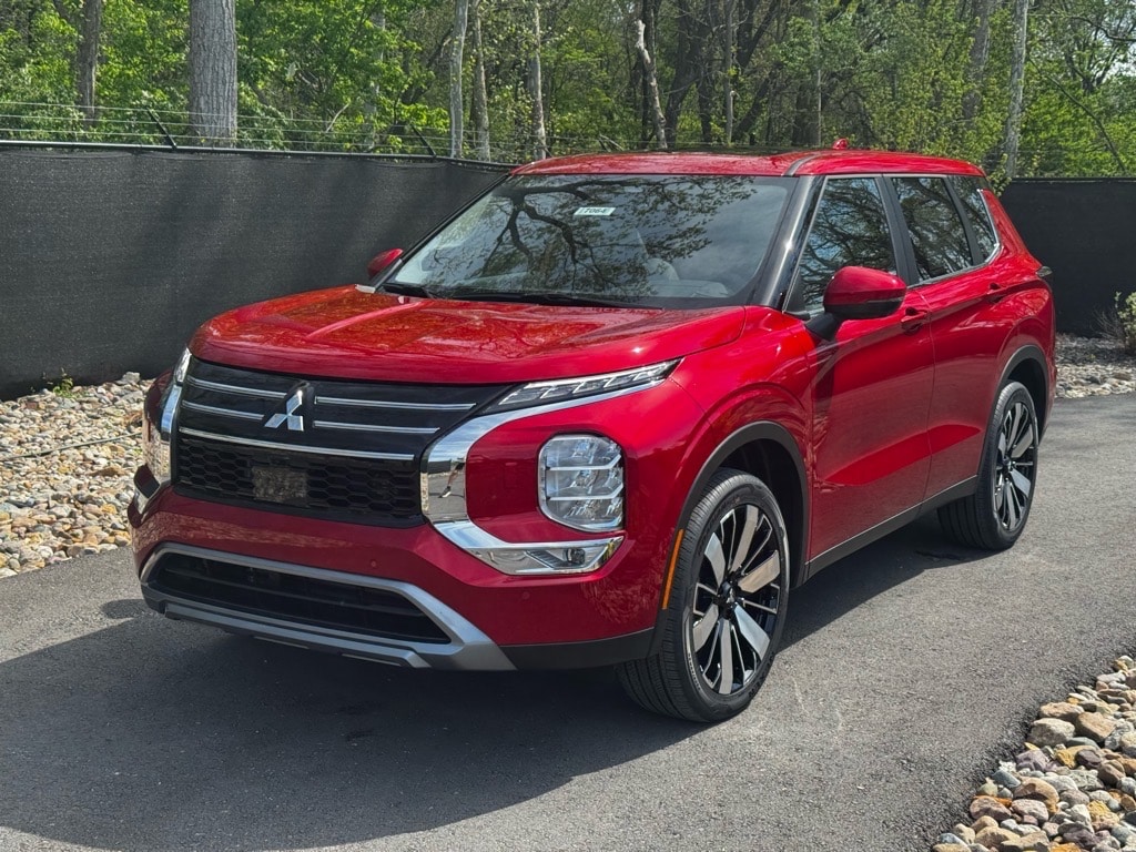 2025 Mitsubishi Outlander SE's photo