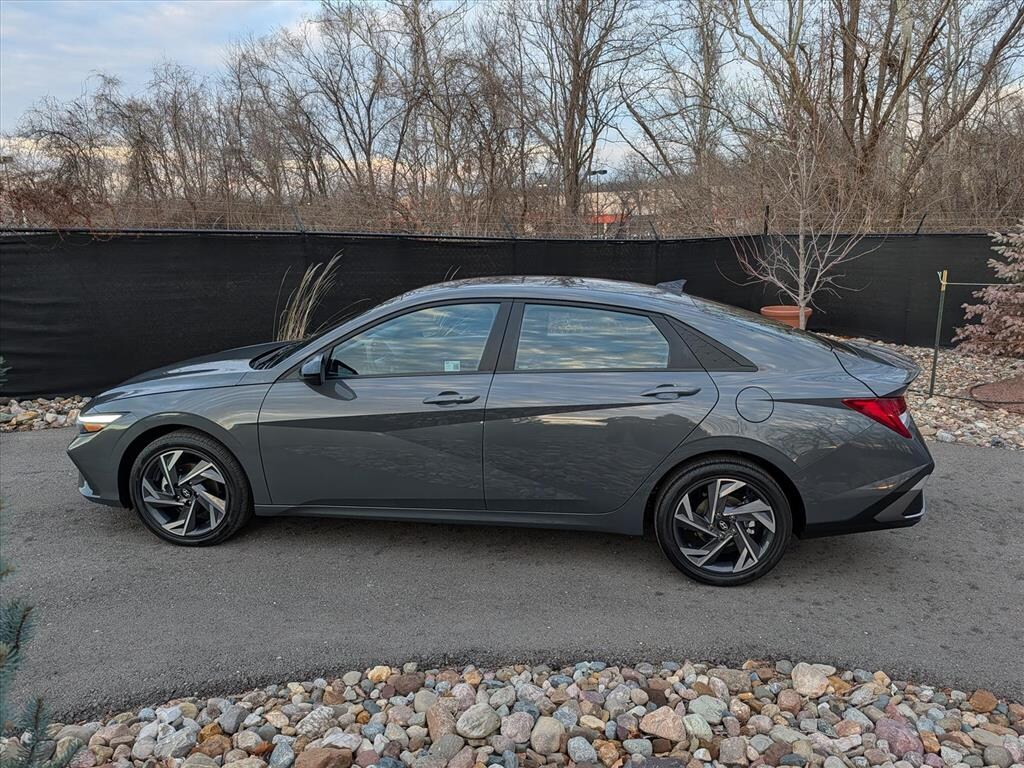 Used 2025 Hyundai Elantra Hybrid SEL Sport Sedan