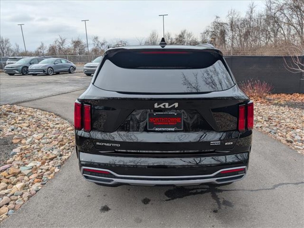 Used 2023 Kia Sorento SX SUV