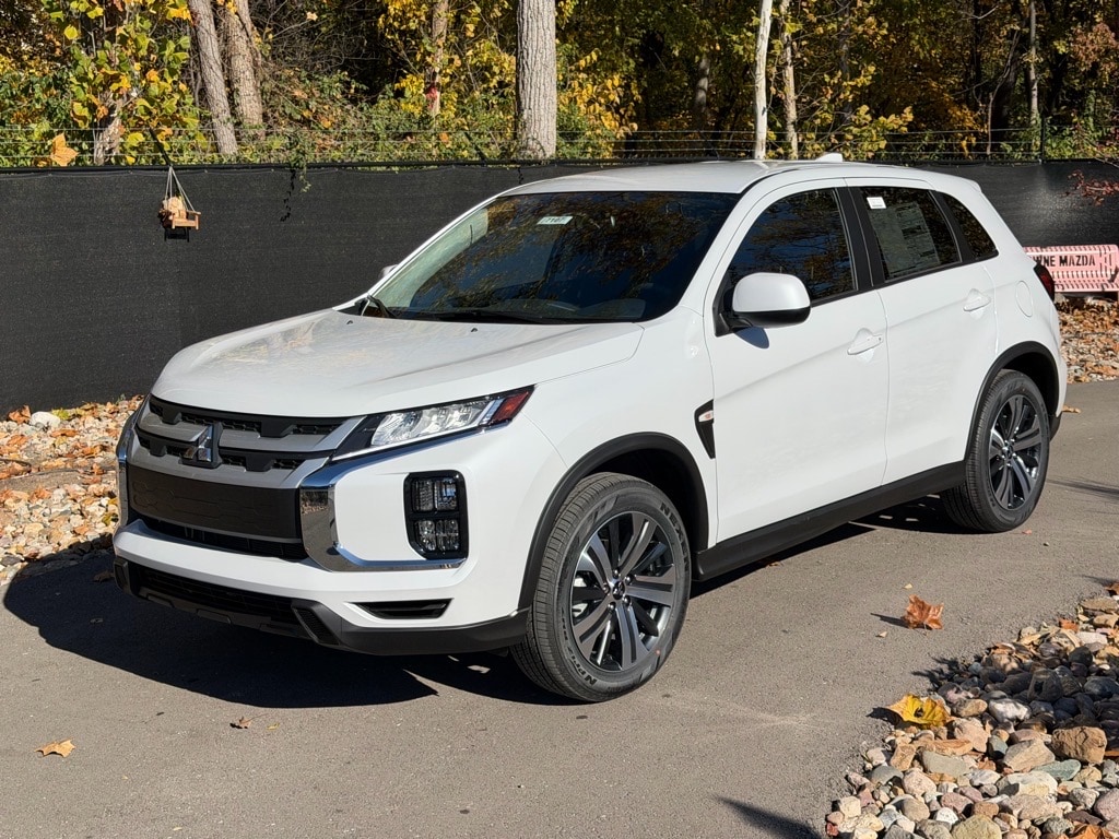 2025 Mitsubishi Outlander Sport ES's photo