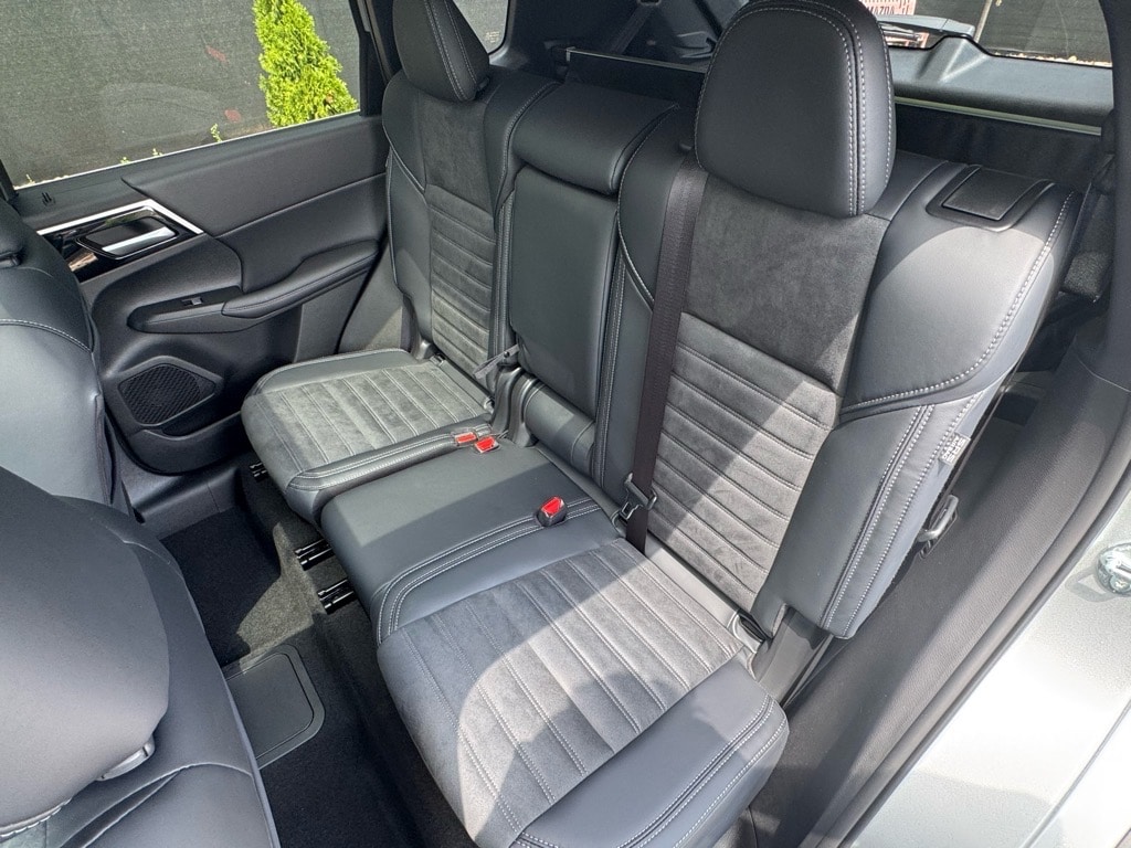 2025 Mitsubishi Outlander Plug-in Hybrid SE - Photo 20