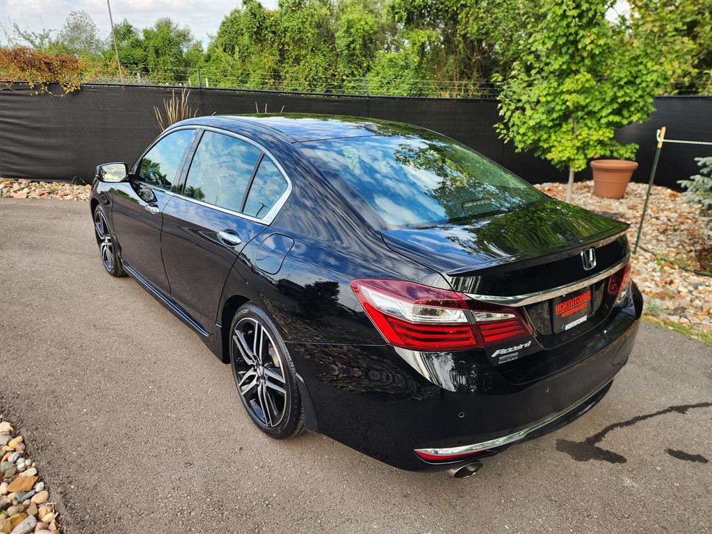 2016 Honda Accord Touring photo 3
