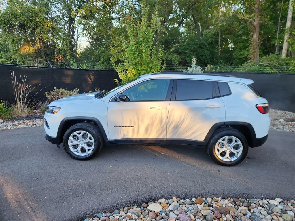 Used 2024 Jeep Compass Latitude SUV