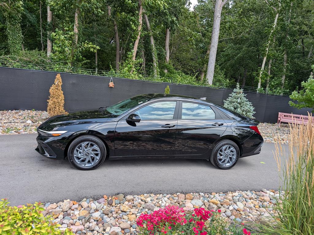 2024 Hyundai Elantra Hybrid Blue photo 2