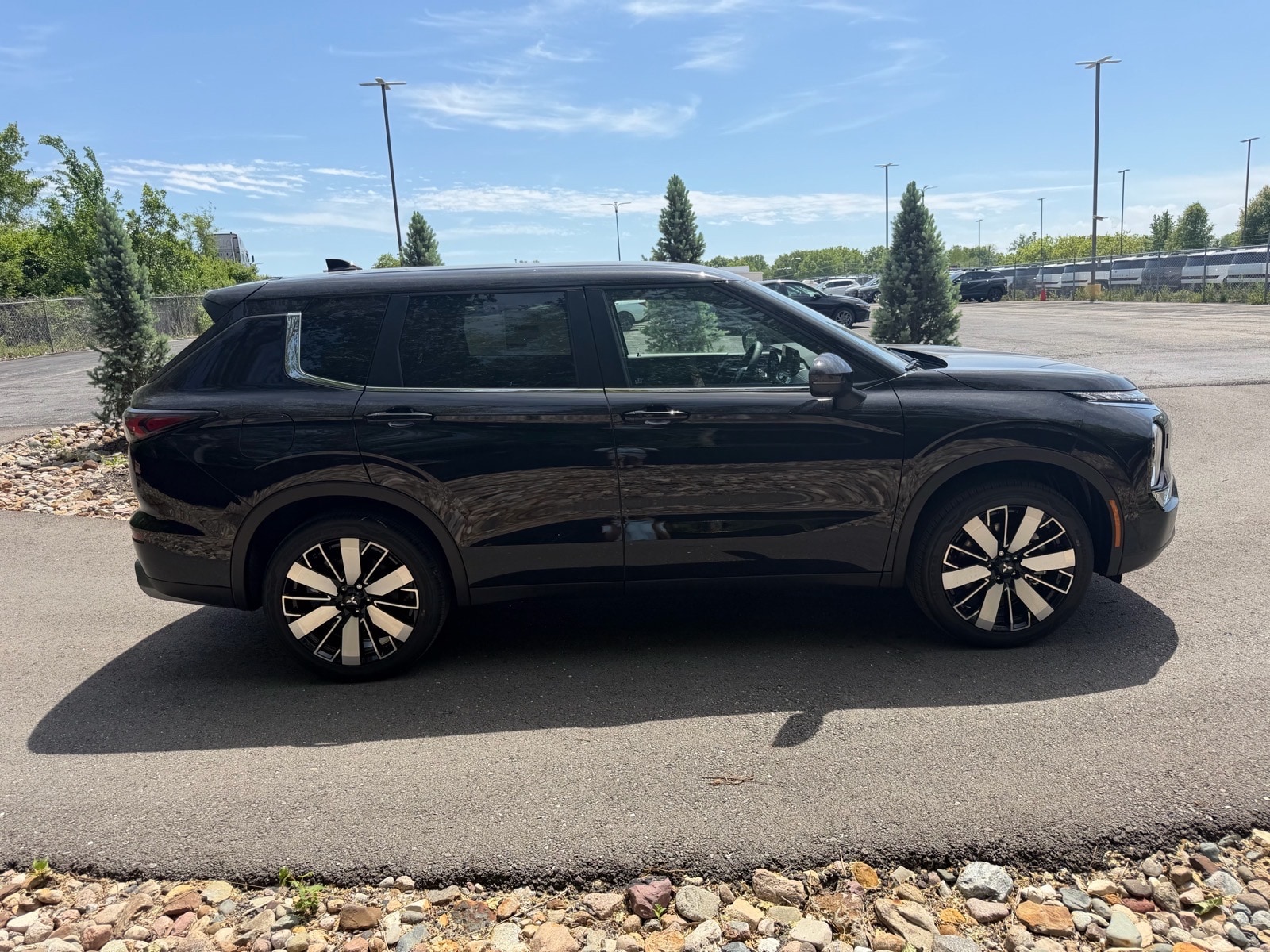 2026 Mitsubishi Outlander SE - Photo 6