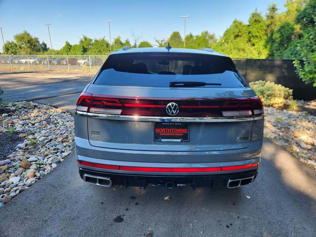 2024 Volkswagen Atlas Cross Sport SEL R-Line photo 4