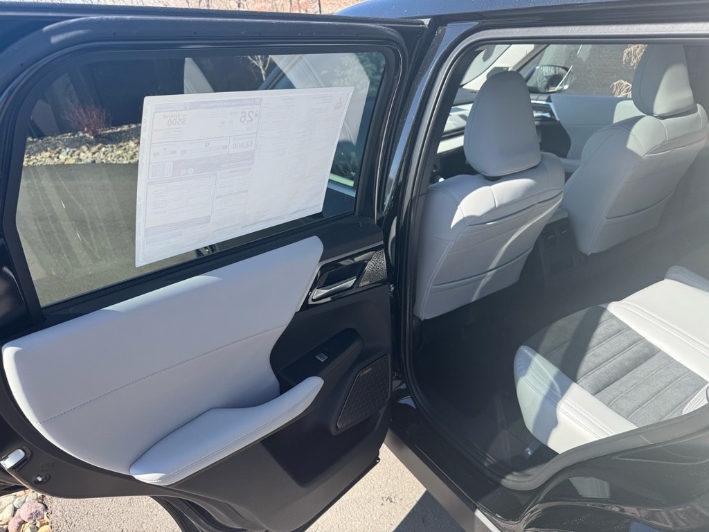 2025 Mitsubishi Outlander SE - Photo 18