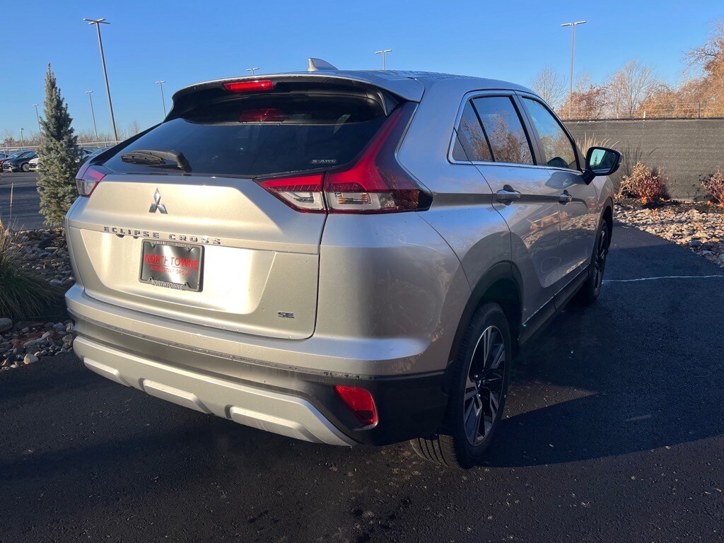 2024 Mitsubishi Eclipse Cross SE photo 3