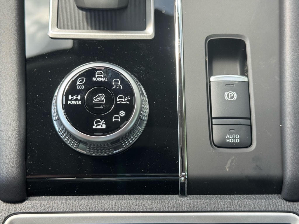 2025 Mitsubishi Outlander Plug-in Hybrid SE - Photo 33