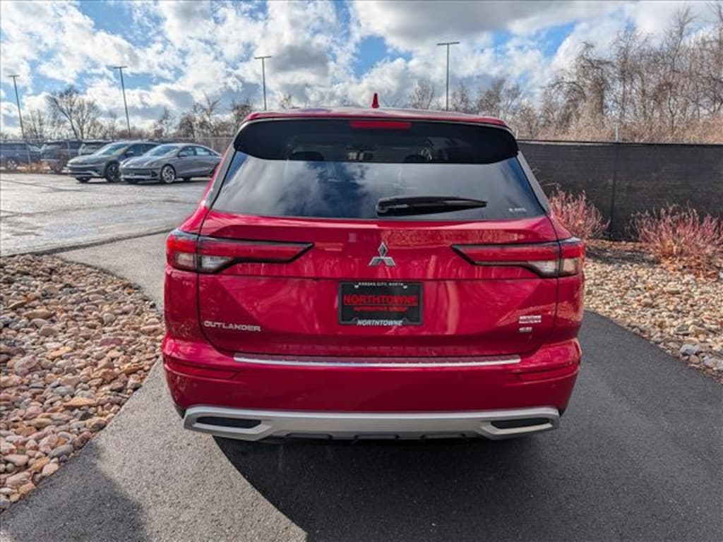 Used 2024 Mitsubishi Outlander SE SUV