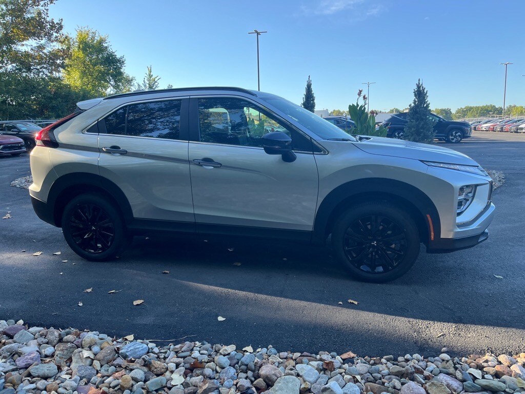 2024 Mitsubishi Eclipse Cross photo 3