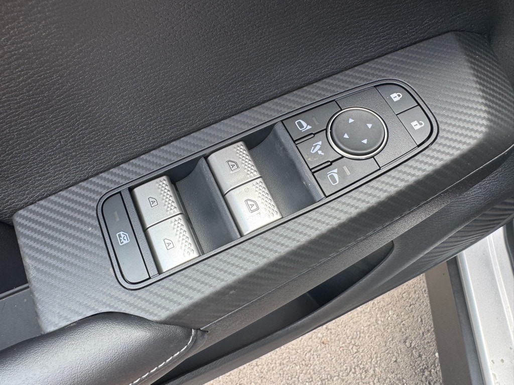 2025 Mitsubishi Outlander Plug-in Hybrid SE - Photo 23