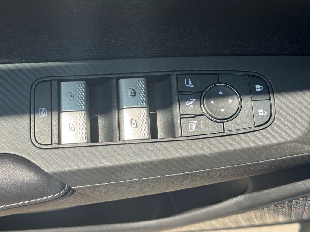 2025 Mitsubishi Outlander SE - Photo 22