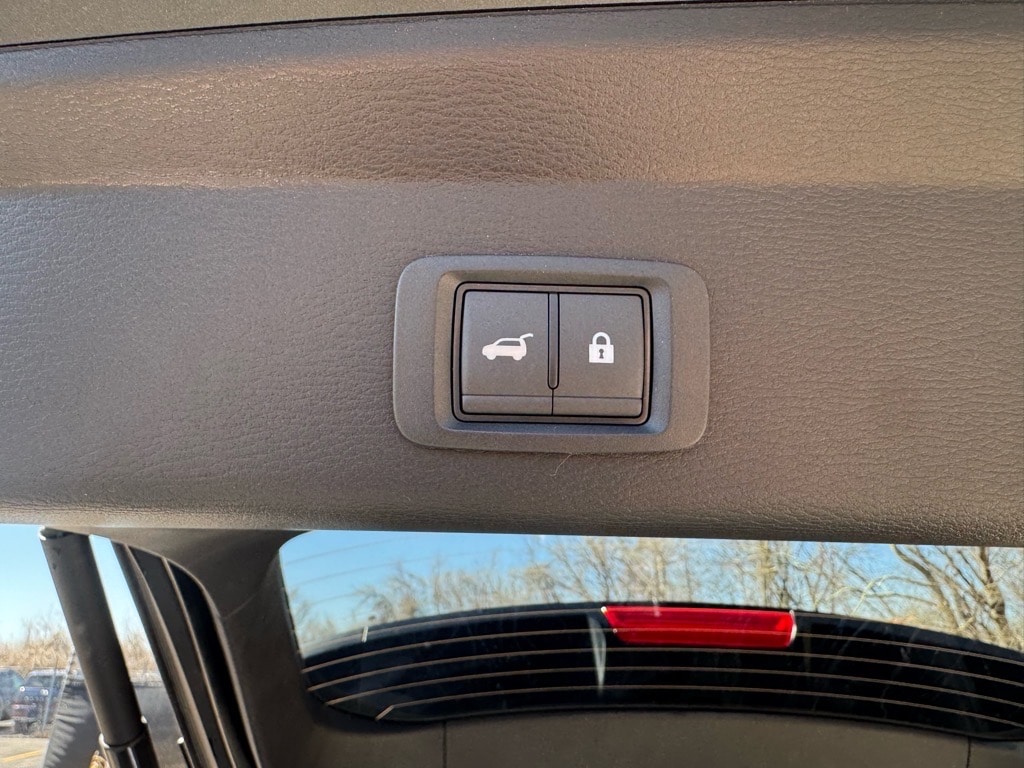 2025 Mitsubishi Outlander SE - Photo 17