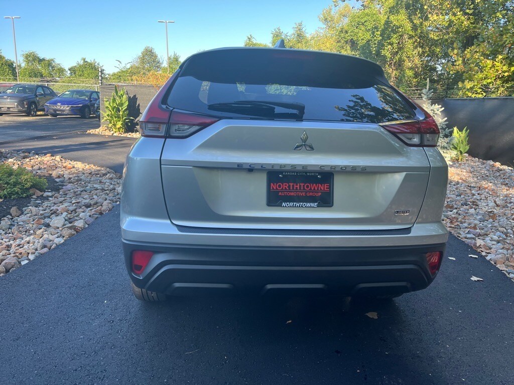 2024 Mitsubishi Eclipse Cross LE photo 4
