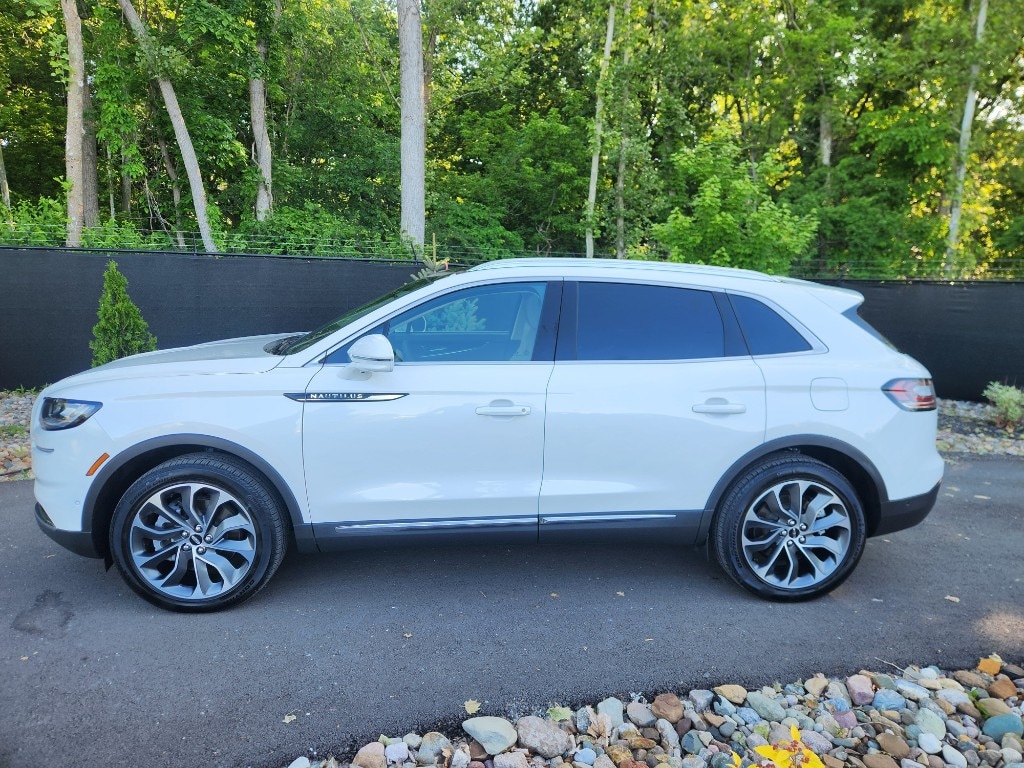 Used 2022 Lincoln Nautilus Reserve with VIN 2LMPJ8KP1NBL11236 for sale in Kansas City