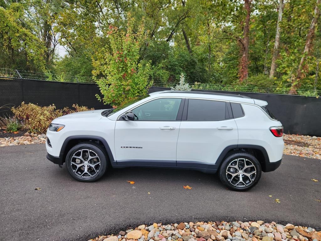 Used 2024 Jeep Compass Latitude SUV