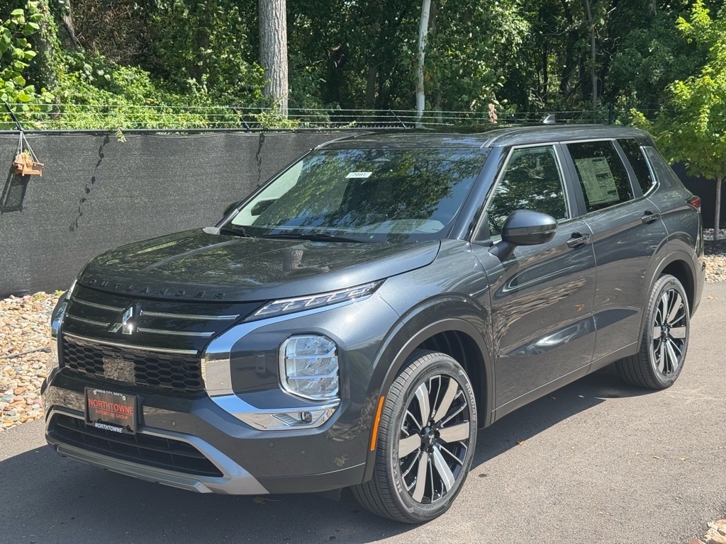 2025 Mitsubishi Outlander SE's photo