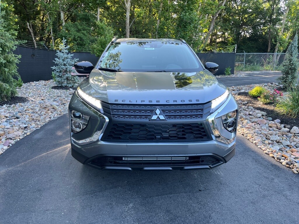 2024 Mitsubishi Eclipse Cross photo 2