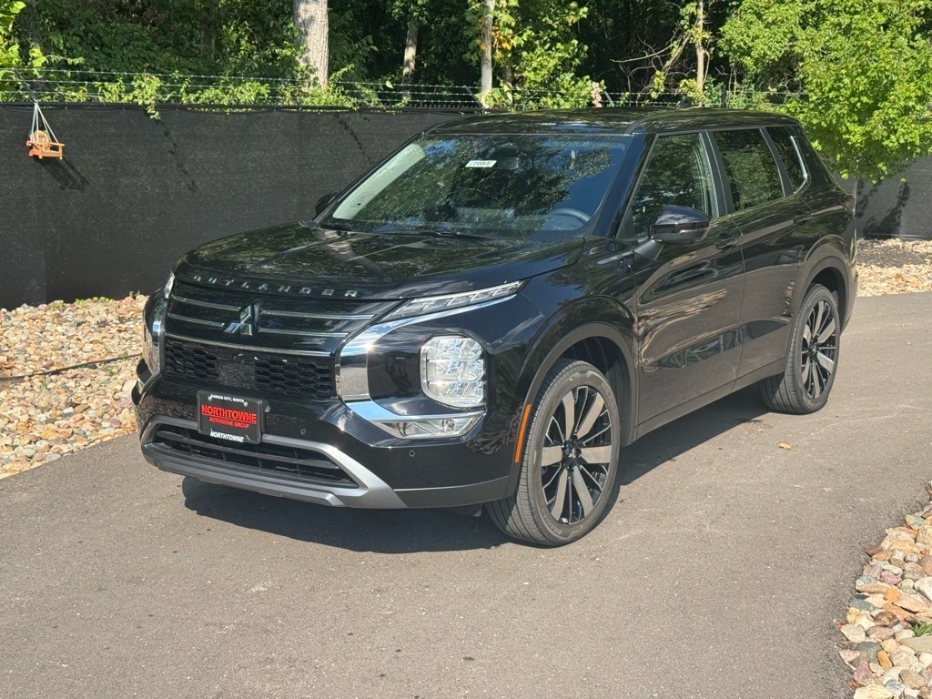 New 2025 Mitsubishi Outlander SE SUV