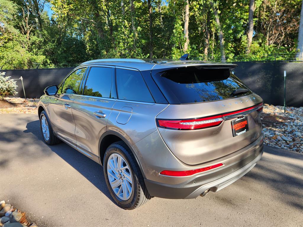 2021 Lincoln Corsair Standard photo 3