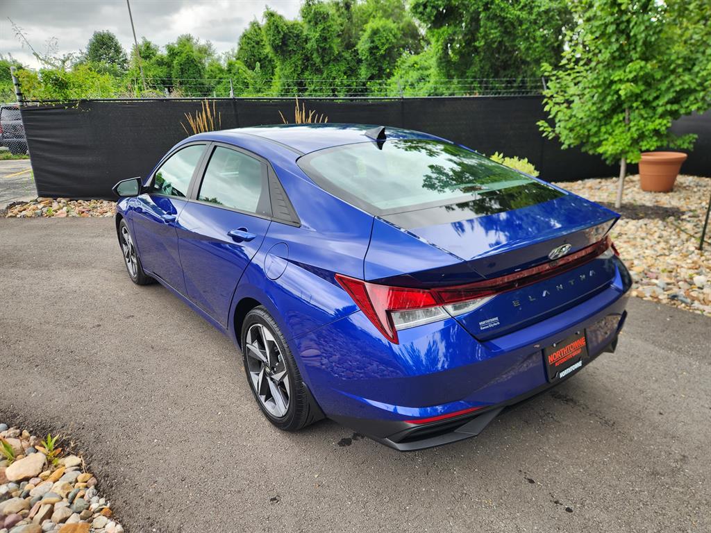 2023 Hyundai Elantra SEL Convenience photo 3