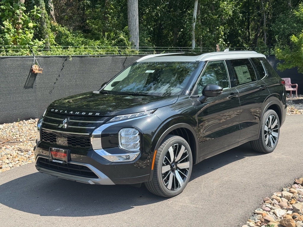 2025 Mitsubishi Outlander SEL Platinum Edition's photo