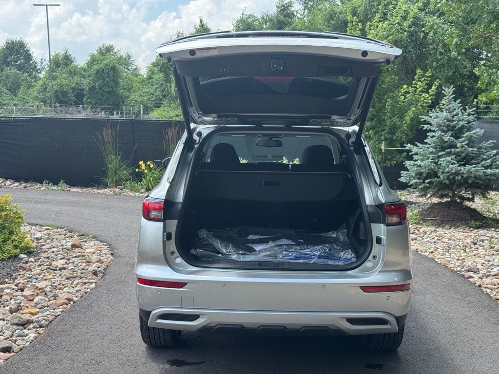 2025 Mitsubishi Outlander Plug-in Hybrid SE - Photo 15