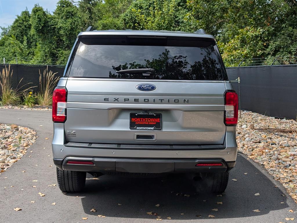 2022 Ford Expedition XLT photo 3