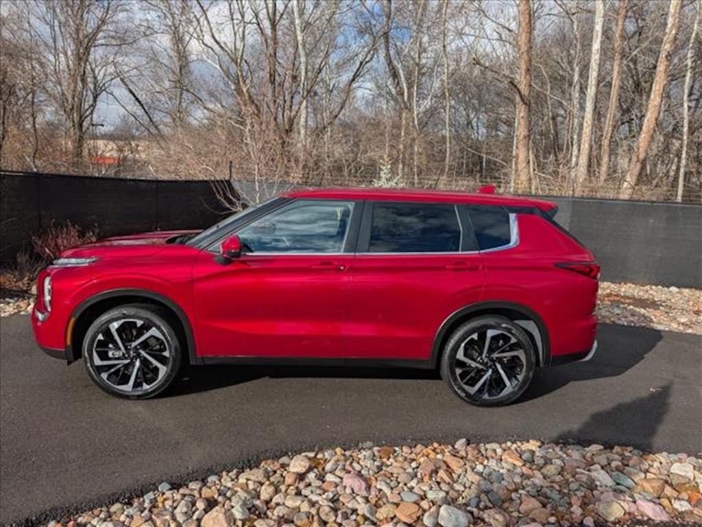 Used 2024 Mitsubishi Outlander SE SUV
