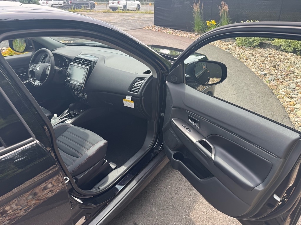 2025 Mitsubishi Outlander Sport SE - Photo 11