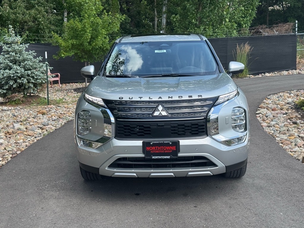 2025 Mitsubishi Outlander Plug-in Hybrid SE - Photo 8