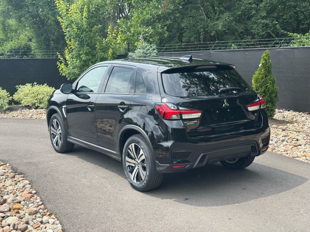 2025 Mitsubishi Outlander Sport SE photo 3