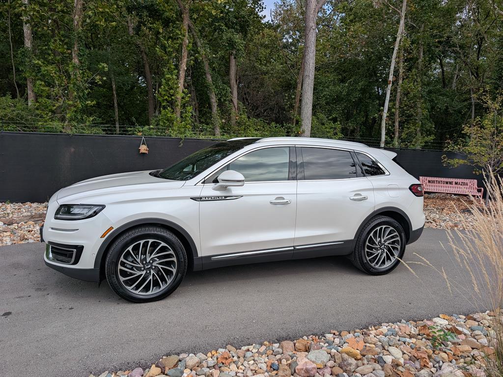 2019 Lincoln Nautilus Reserve photo 2