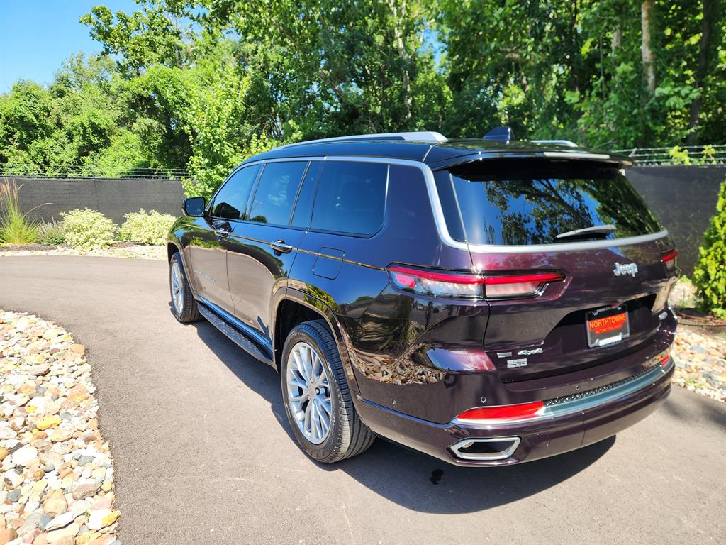 2023 Jeep Grand Cherokee L Summit photo 3