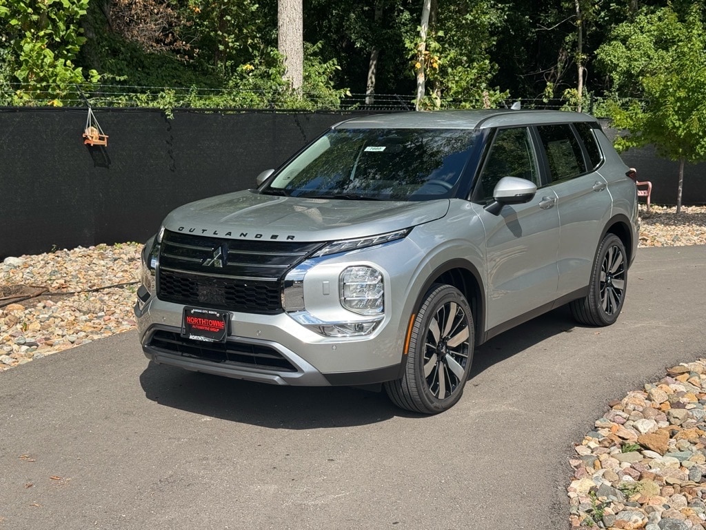 New 2025 Mitsubishi Outlander SE SUV