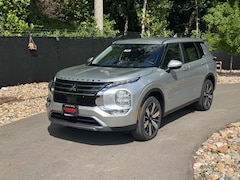 2025 Mitsubishi Outlander SE SUV