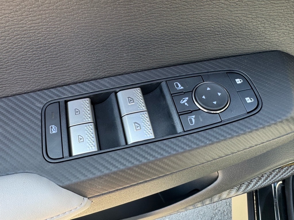 2025 Mitsubishi Outlander SE - Photo 23