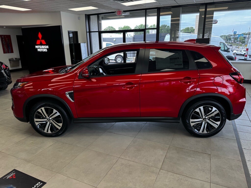 2025 Mitsubishi Outlander Sport SE photo 2