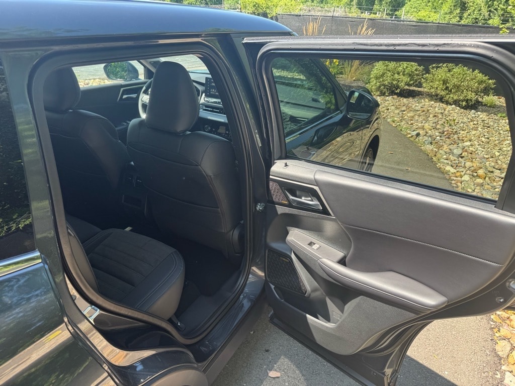 2025 Mitsubishi Outlander SE - Photo 13