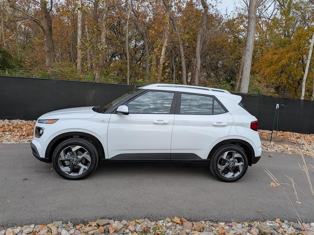 Used 2024 Hyundai Venue SEL SUV
