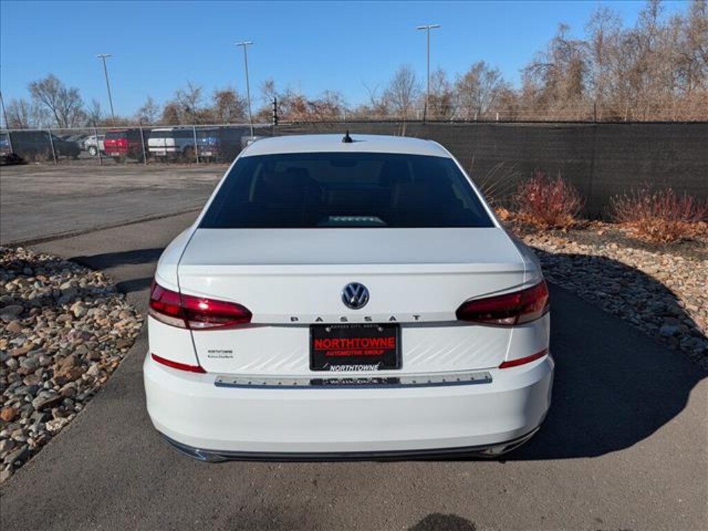 Used 2022 Volkswagen Passat 2.0T SE Sedan