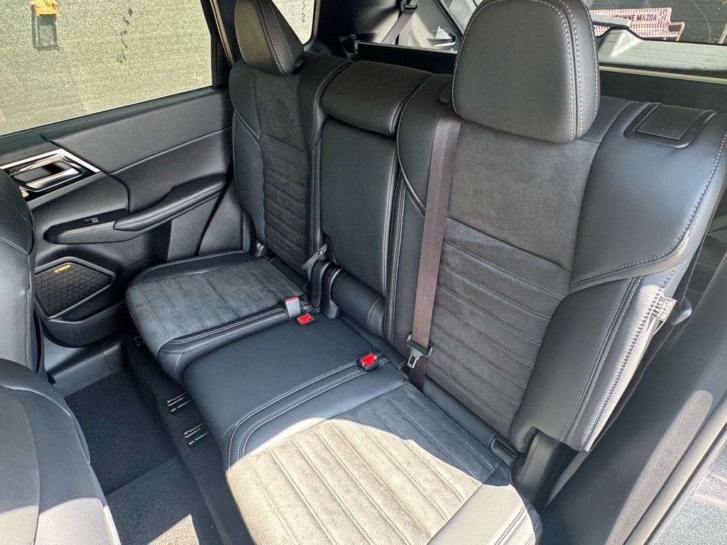 2025 Mitsubishi Outlander SE - Photo 19