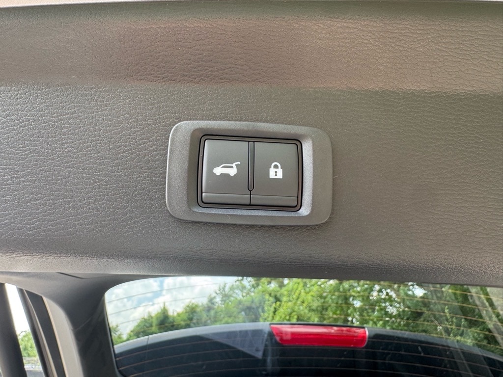 2025 Mitsubishi Outlander Plug-in Hybrid SE - Photo 17