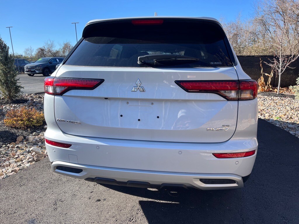 2025 Mitsubishi Outlander PHEV SE photo 4